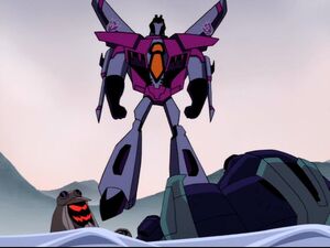 Starscream helps Lugnut and Blitzwing