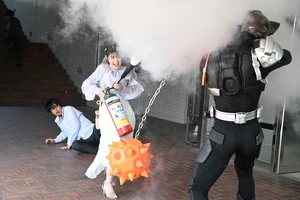 Neon protecting her father from Turbon.