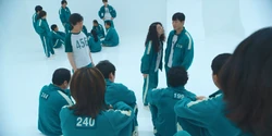 After Gi-hun rejected her, Mi-nyeo asks Sang-woo to be her partner.
