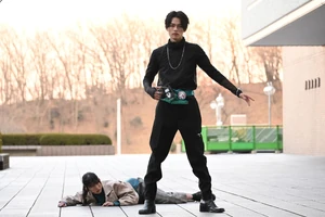 Kagero emerges to defend Sakura.