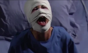 RubĂ screaming in horror at seeing her leg.
