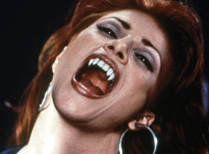Angie-everhart-bordello-of-blood-credit.jpg (36 KB) Lilith baring her fangs.