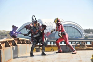 Another Kiva fighting Geiz.