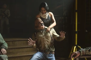 Valeria threatening Diego.