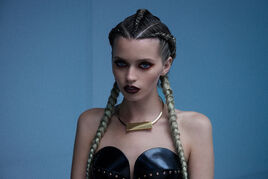 SARAH (Abbey Lee Keershaw) in ‘The Neon Demon) 3