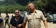 Jurassic-world-movie-screencaps.com-7522.jpg (1.36 MB) Vic speaking to an InGen contractor.