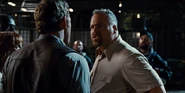 Jurassic-world-movie-screencaps.com-10253.jpg (1.04 MB) Vic arguing with Owen.