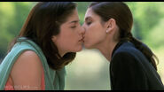 Cruel Intentions - Getting to First Base-1188.jpg (361 KB) Kathryn teaching Cecile how to makeout