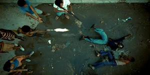 Zé Pequeno and his gang killing two of several men during a drug war.
