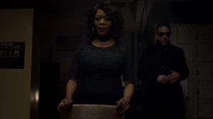 Mariah meets with the crime bosses.