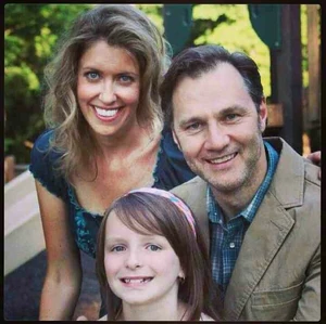 Governorfamily.jpg (80 KB) The Governor's family photo.