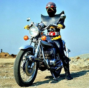 Hakaider bike.jpg (58 KB) Hakaider with his bike (White Crow).