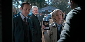 Brenner and his agents returning to the Wheeler house.