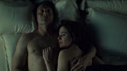 Hannibal and Alana in bed together.