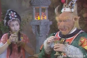 Sun Wukong disguised as the Bull Demon King, along with Princess Iron Fan.