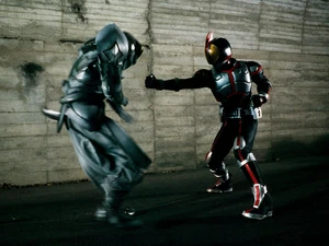 Akai as Faiz betraying his comrade.