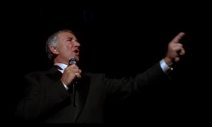 Killian introducing Ben to the audience.