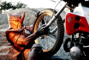 Zu-Zain-Da being run over by Kuuga's Rider Machine.