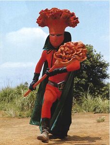 Dr. Kate 2.jpg (64 KB) Doctor Kate carrying her staff.