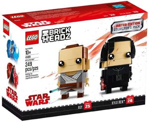 Rey and Kylo in Lego Brickheadz
