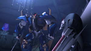 Dreadwing before his death, preparing to kill Starscream.