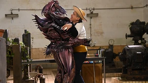 Archimedel offers himself to the Dunkleosteus Jyamato to be eaten.