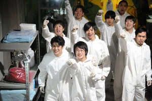 Matsui and Takahashi cheering as Night Rogue announces the formation of Faust.