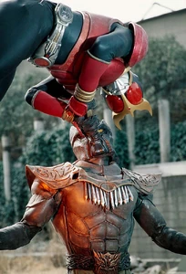 Zu-Zain-Da wrestling with Kuuga.