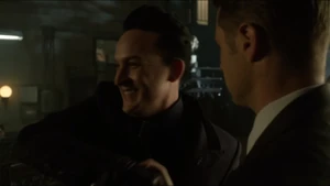 Penguin fakes the deal with Gordon about capturing Scarecrow