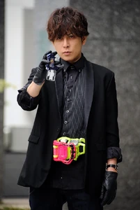 Kagenari about to transform.