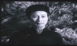 Bá Kiến telling everyone to go home.