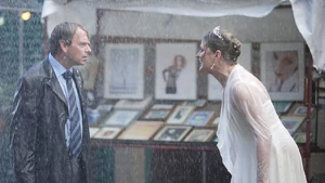 Ian confronts Jane over her recent affair with Phil's brother Grant Mitchell.