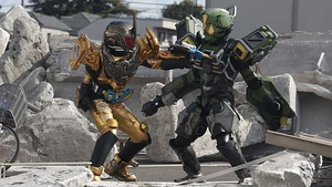 A Hard Guardian fighting Kamen Rider Grease.