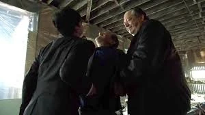 Penguin kills Frankie Carbone.