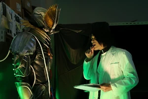 Banno examining one of his Roidmudes.