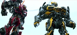 Bumblebee meeting Stinger for the first time