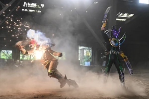 Goda slashing Ankh.