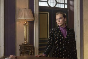 Villanelle returning to her hotel.