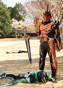 Falchion standing over a defeated Kenzan.