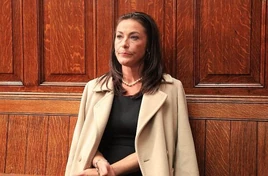 Emmerdale-2010-natasha-watching-ryan-trial-in-court