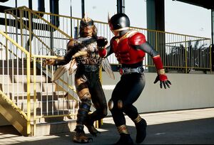 Me-Badjisu-Ba fighting Kuuga.