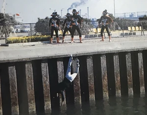 Warfare Agents throwing Keisuke Jin off a bridge.