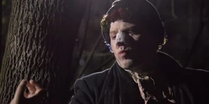 Kent bites a boy's fingers off