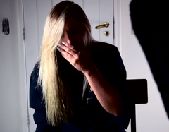 Virgínia sick after drinking the poisoned wine.