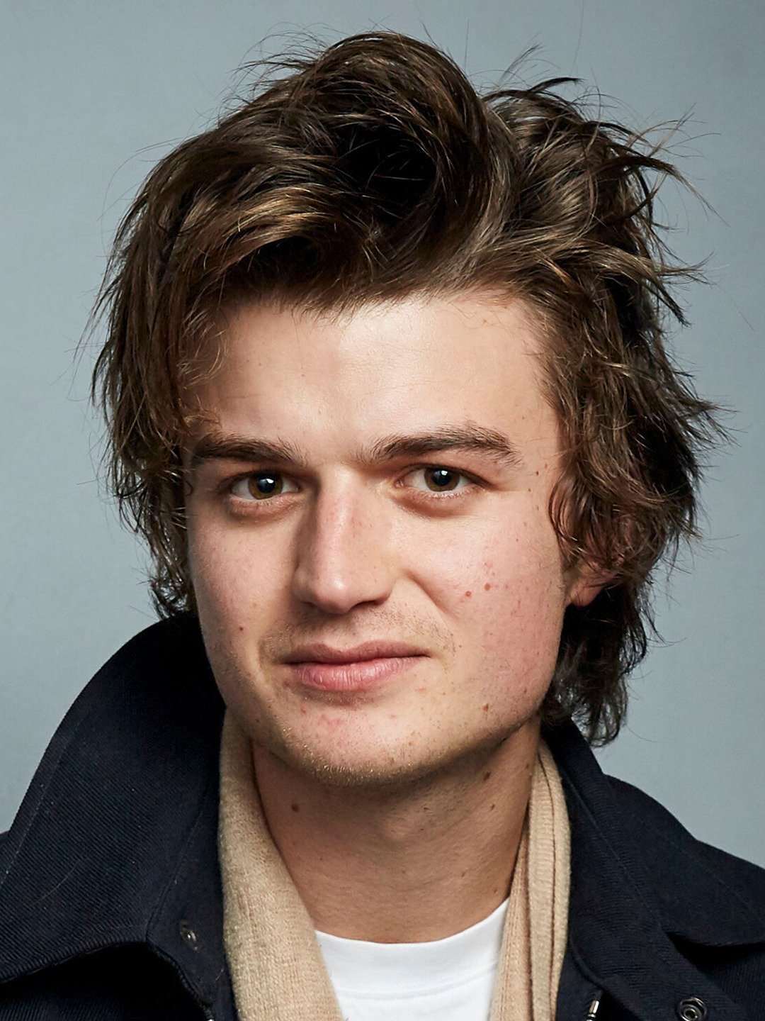 Stranger Things' Joe Keery on the show's second season and his now-famous  head of hair | GQ India