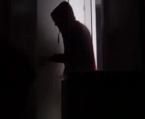 The Invader enters in the bathroom Rezende, Pokey and Dexter are hiding in