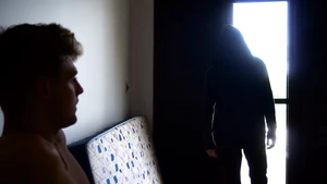 The Invader talks peacefully to Rezende
