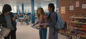 Isaac se tropieza con Courtney y Yolanda