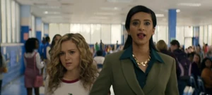 Anaya reprendiendo a courtney