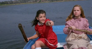 Veneno para las hadas - 03.jpg (1,02 MB) Verónica y Flavia pasean en bote.